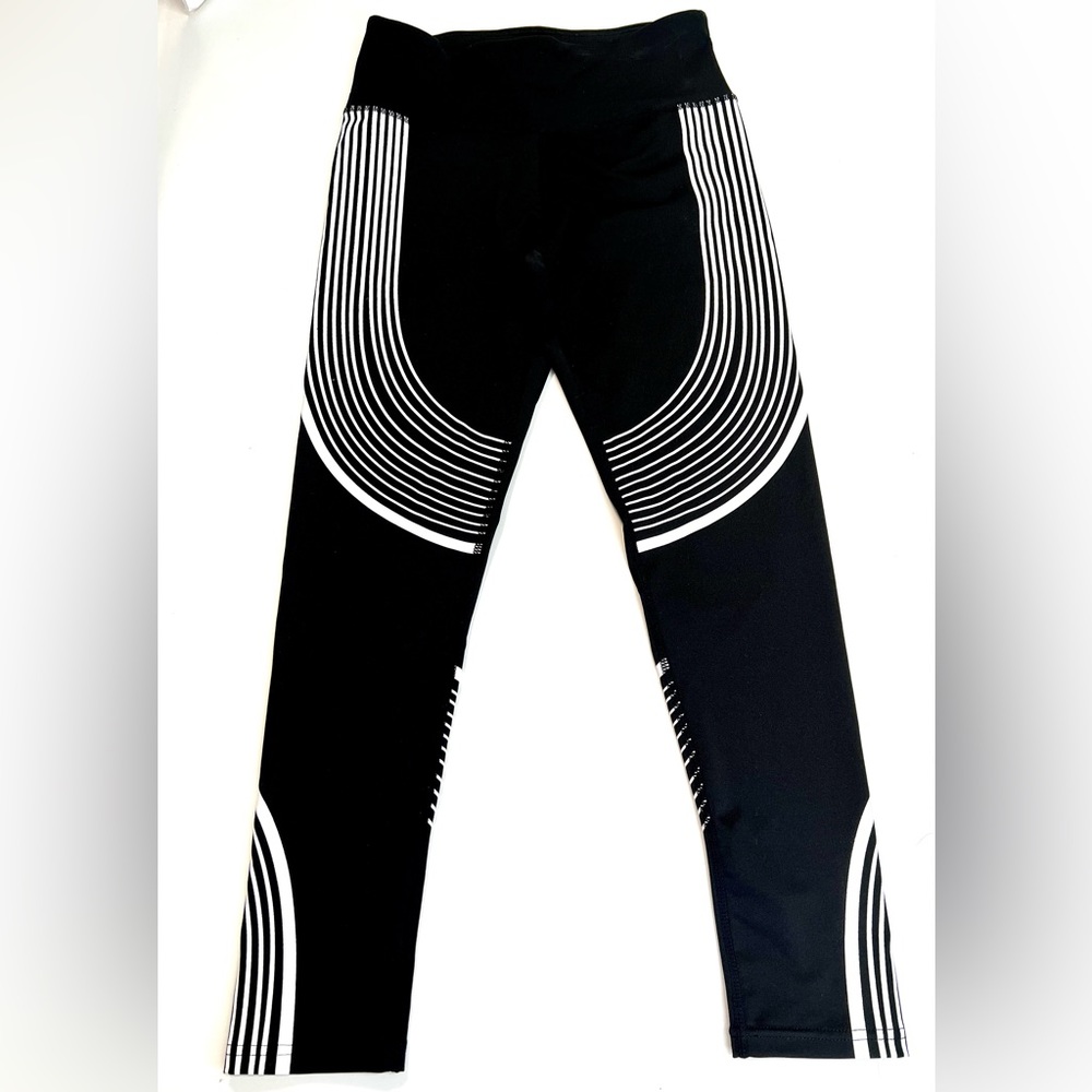 Dyce Active Geometric Stripe Activewear Leggings Size Small Black and White